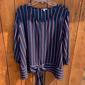 Maurice’s long sleeve shirt in excellent condition